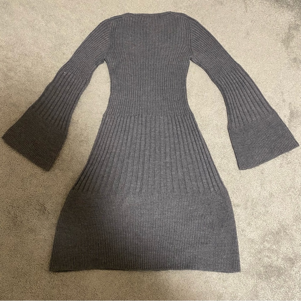 STEFANEL Wool V-Neck Ribbed Dress with Flared Sleeves & Hem - Picture 3 of 12
